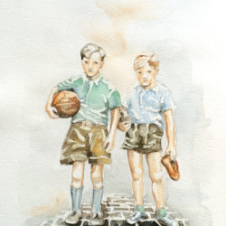 2 Jungen stehen auf der Straße, mit Ball und Schuhen in der Hand.